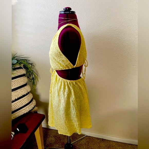 NWT Yellow Cutout Lace-Up Mini Dress Size L - Picture 4 of 5